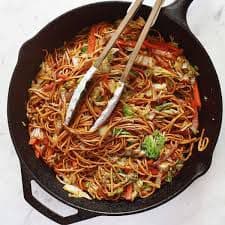 Chilli Garlic Soya Chaap Chow Mein